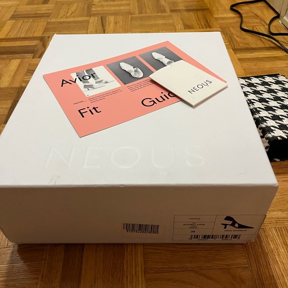 Authentic Neous Avior Heels - Picture 13 of 14